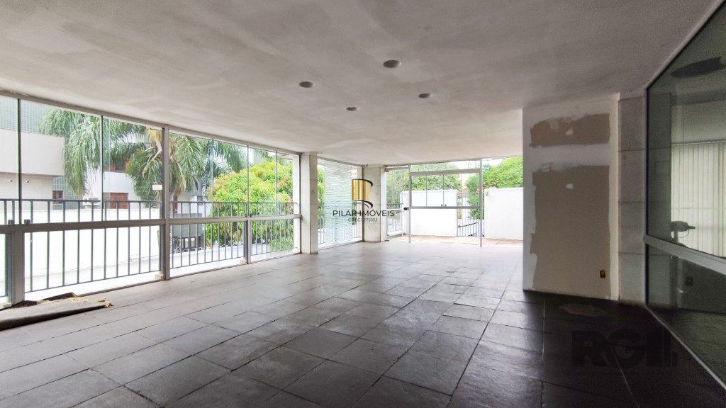 Cobertura no Bairro Petrópolis, 3 dorm., 1 suíte, 2 vagas.