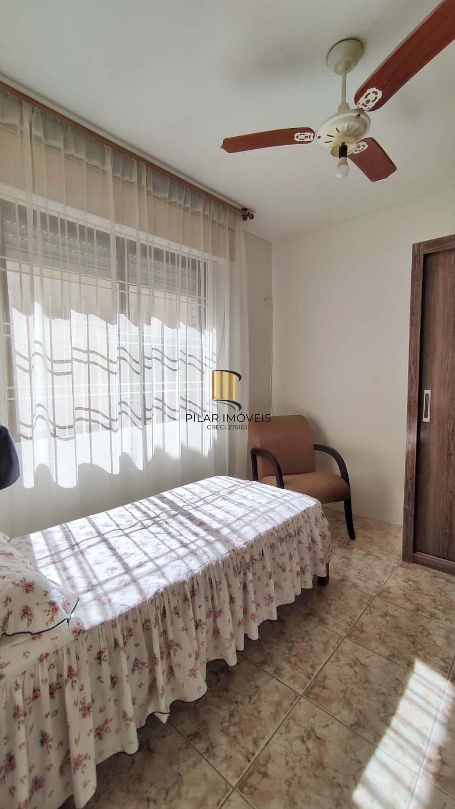 Casa com 4 Quartos e 2 banheiros e  2 Suites à Venda, 153 m² por R$ 990.000