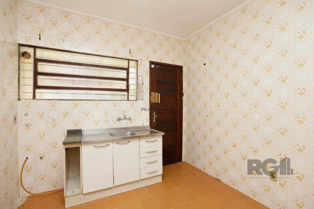 Casa 5 dormitórios no bairro Partenon