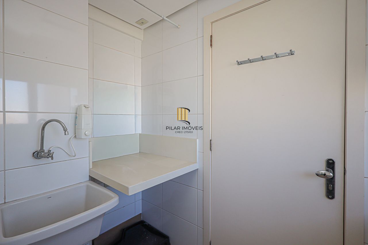 Apartamento de 3 quartos, 3 suítes, com 02 garagens individuais no Bairro Petrópolis, próximo a Encol.