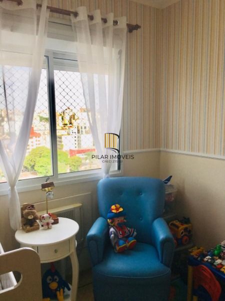 Apartamento com 02 dormitórios, 02 vagas de garagem no Bairro Floresta
