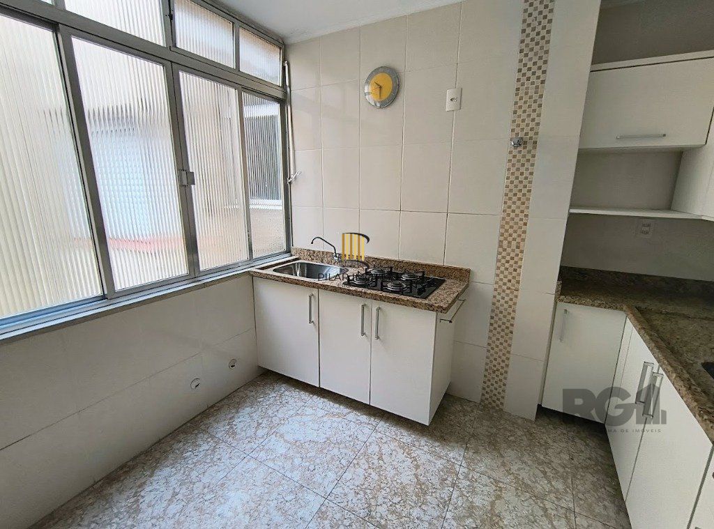 Apartamento com 02 dormitório no Bairro Floresta em Porto Alegre.