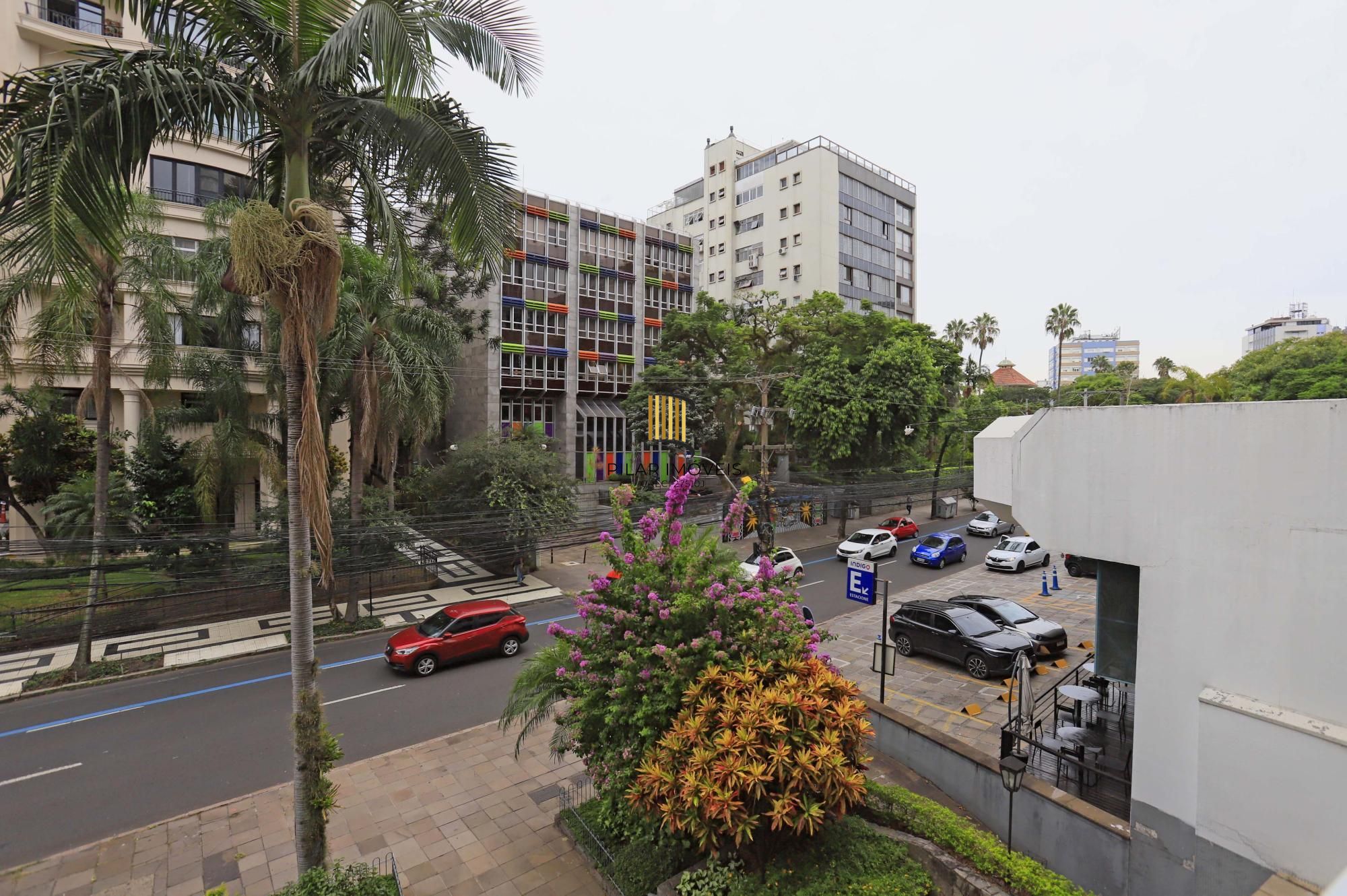 Apartamento 03 dormitórios revitalizado no Moinhos de Vento em Porto Alegre.