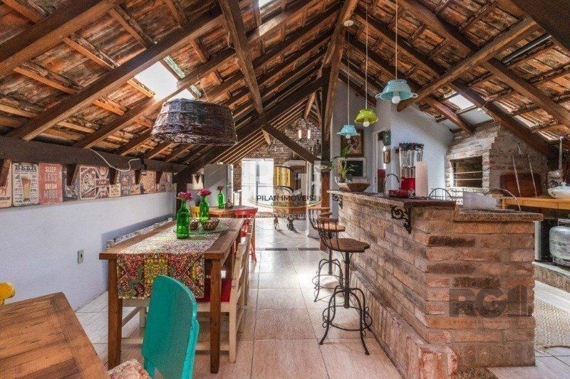 Casa 3 dormitórios no bairro Floresta