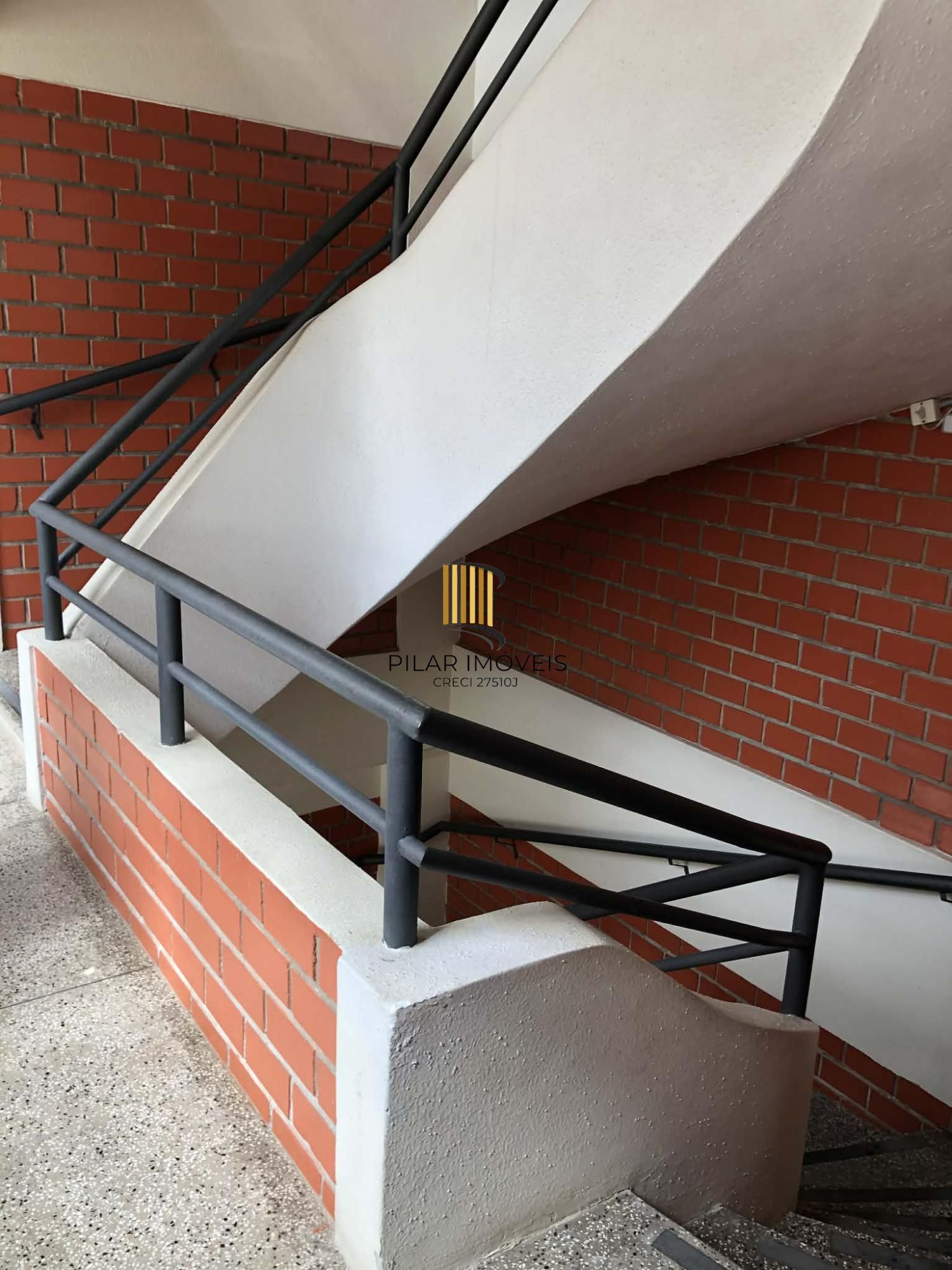 Predio residencial sendo uma cobertura e mais 03 apartamentos