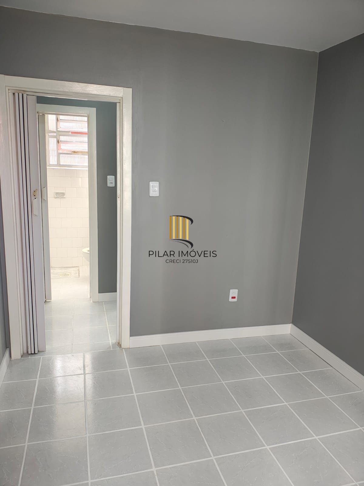 Apartamento de 01 quarto com estacionamento rotativo.