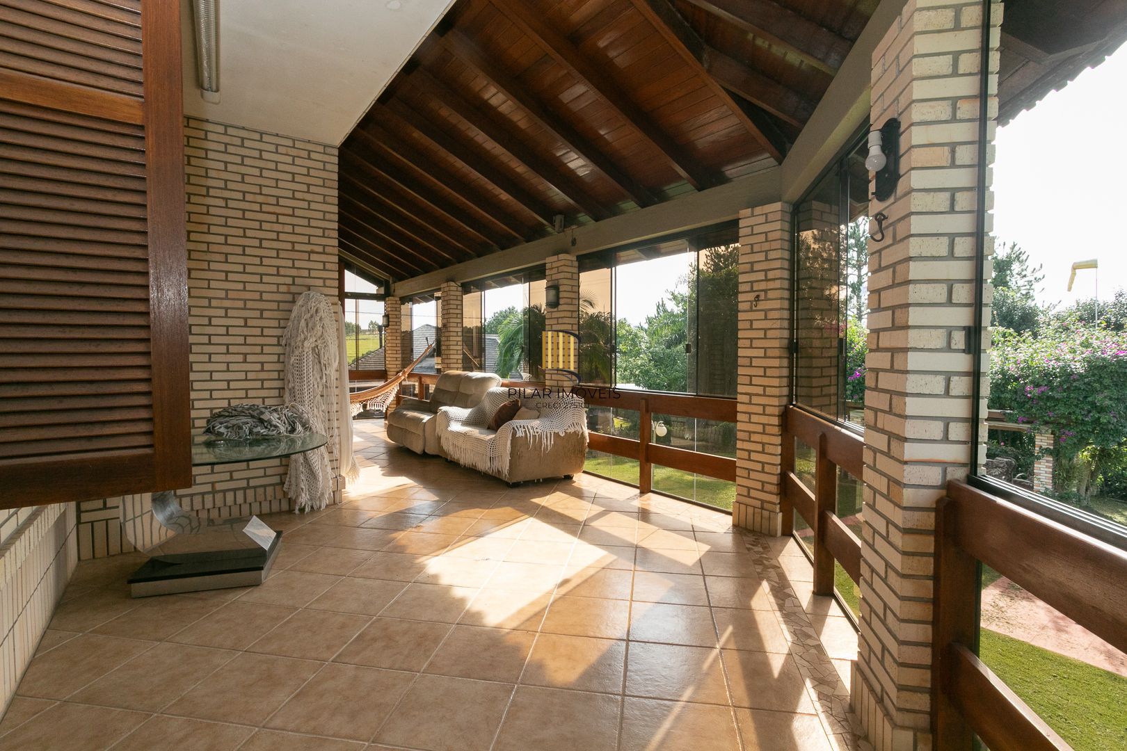 Casa mobiliada em condomínio