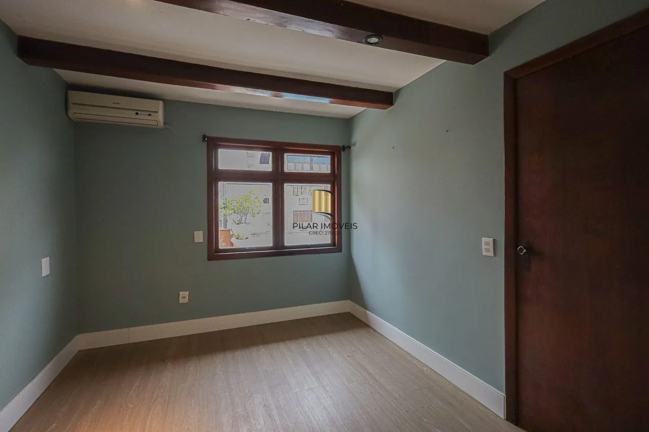 Apartamento cobertura de 03 dormitórios com opção de 05, 03 garagens. Bairro Higienópolis