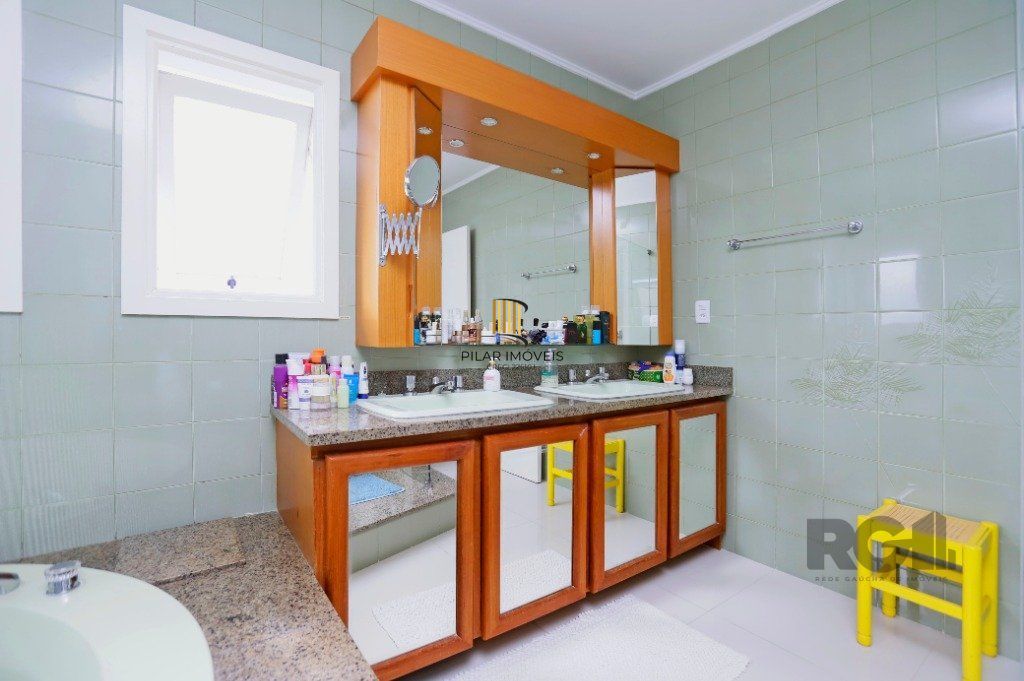 Casa 04 suítes no Bairro Ipanema em Porto Alegre