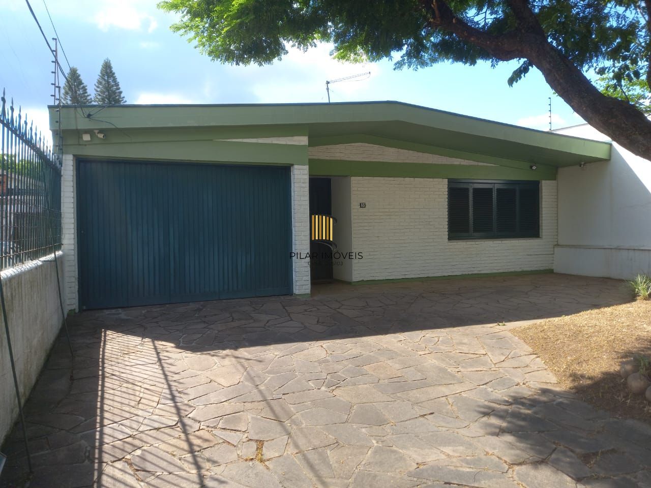 Casa à Venda no Sarandi com 3 Dormitórios, Suíte, 3 vagas Financiamento Bancário - Pilar Imóveis