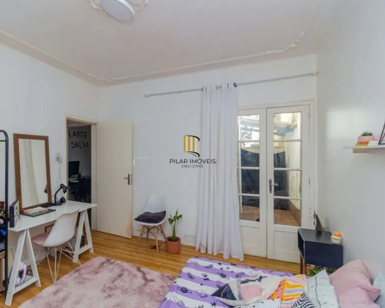 Apartamento térreo com pátio,  com 1 quarto, no bairro Floresta, Porto Alegre/RS