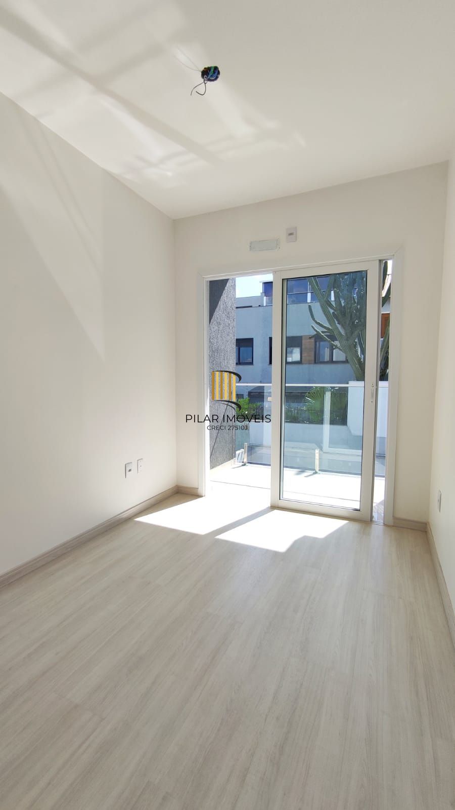 Sobrado em condomínio à venda  3 dormitórios 1 suíte – Porto Alegre – R$599 mil