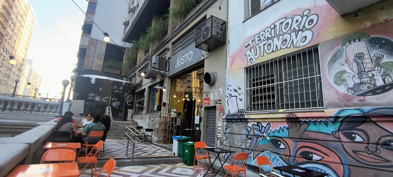 Apartamento mobiliado, 3 dormitórios, 92m²,  Bairro Centro Histórico Porto Alegre