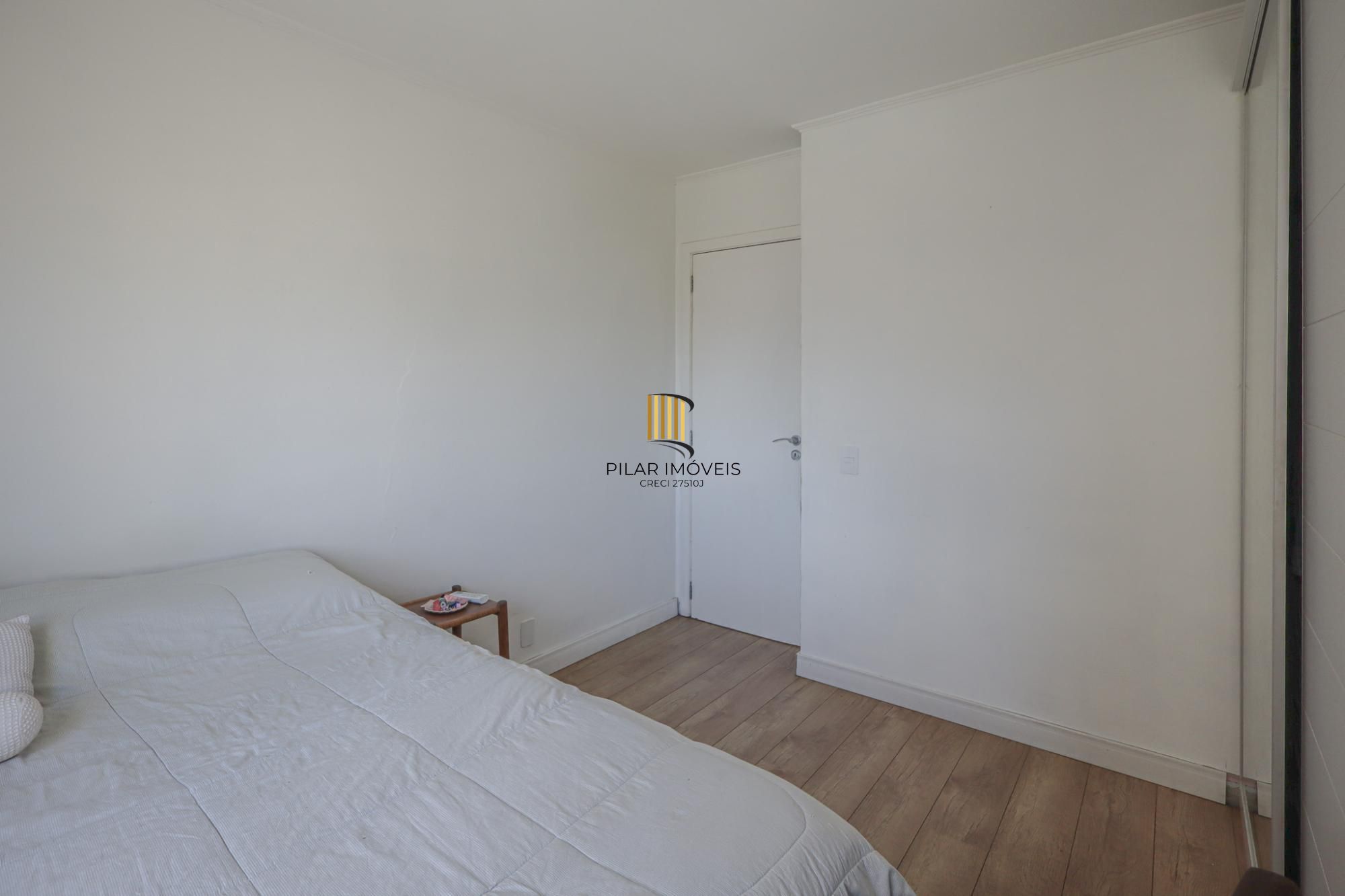 Apartamento 03 quartos com suite e garagem para 02 carros.