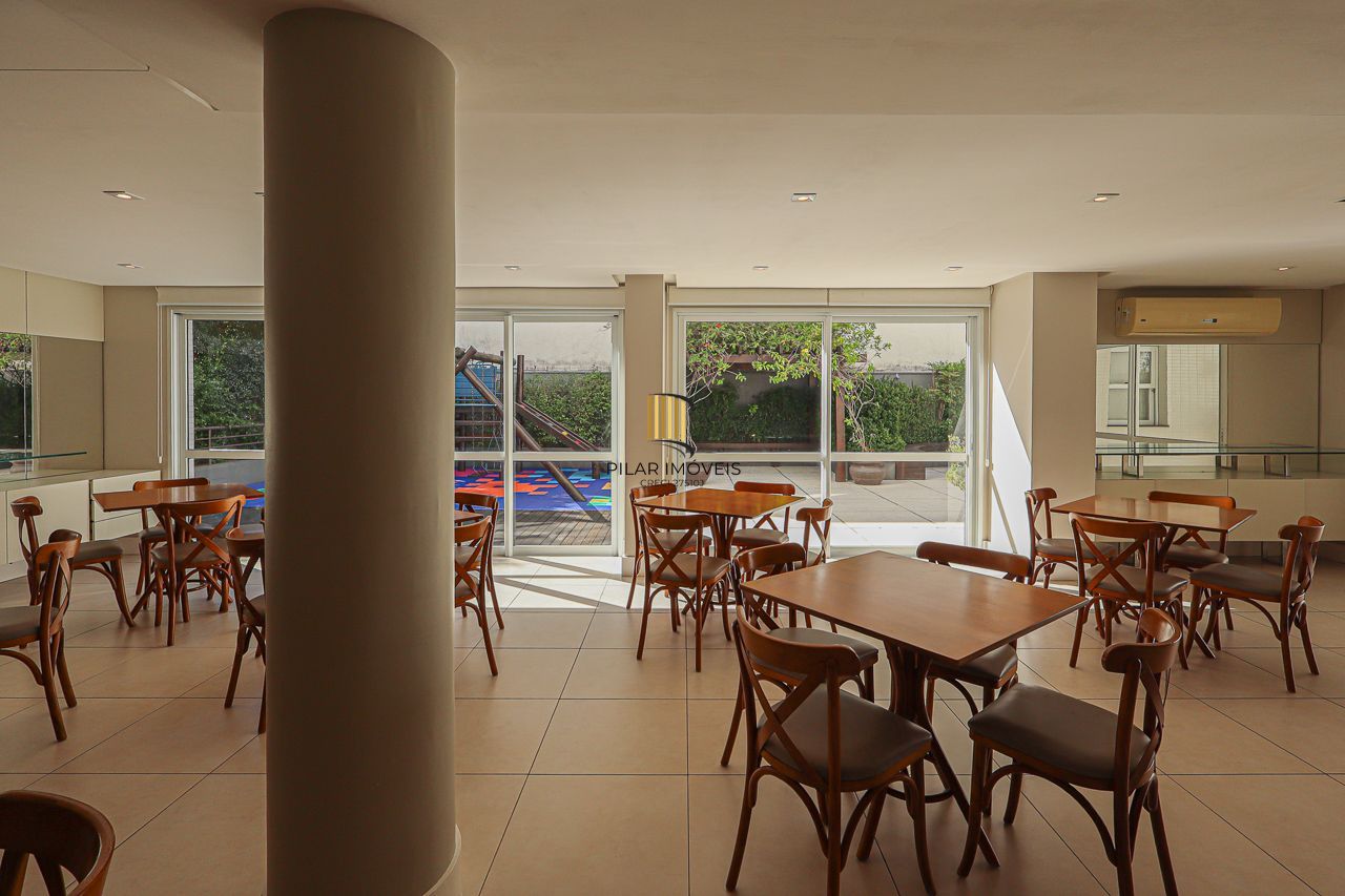 Apartamento de 3 quartos, 3 suítes, com 02 garagens individuais no Bairro Petrópolis, próximo a Encol.