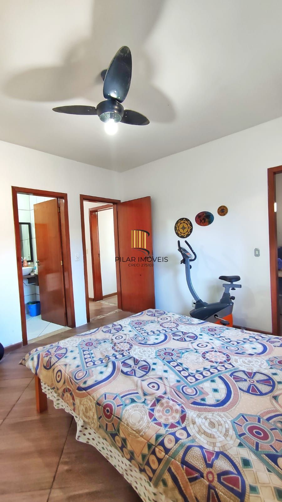 3 Dormitórios, sendo 1 Suíte Master •	Living com Dois Ambientes – no Bairro Alto Petrópolis – Amplo Terreno.