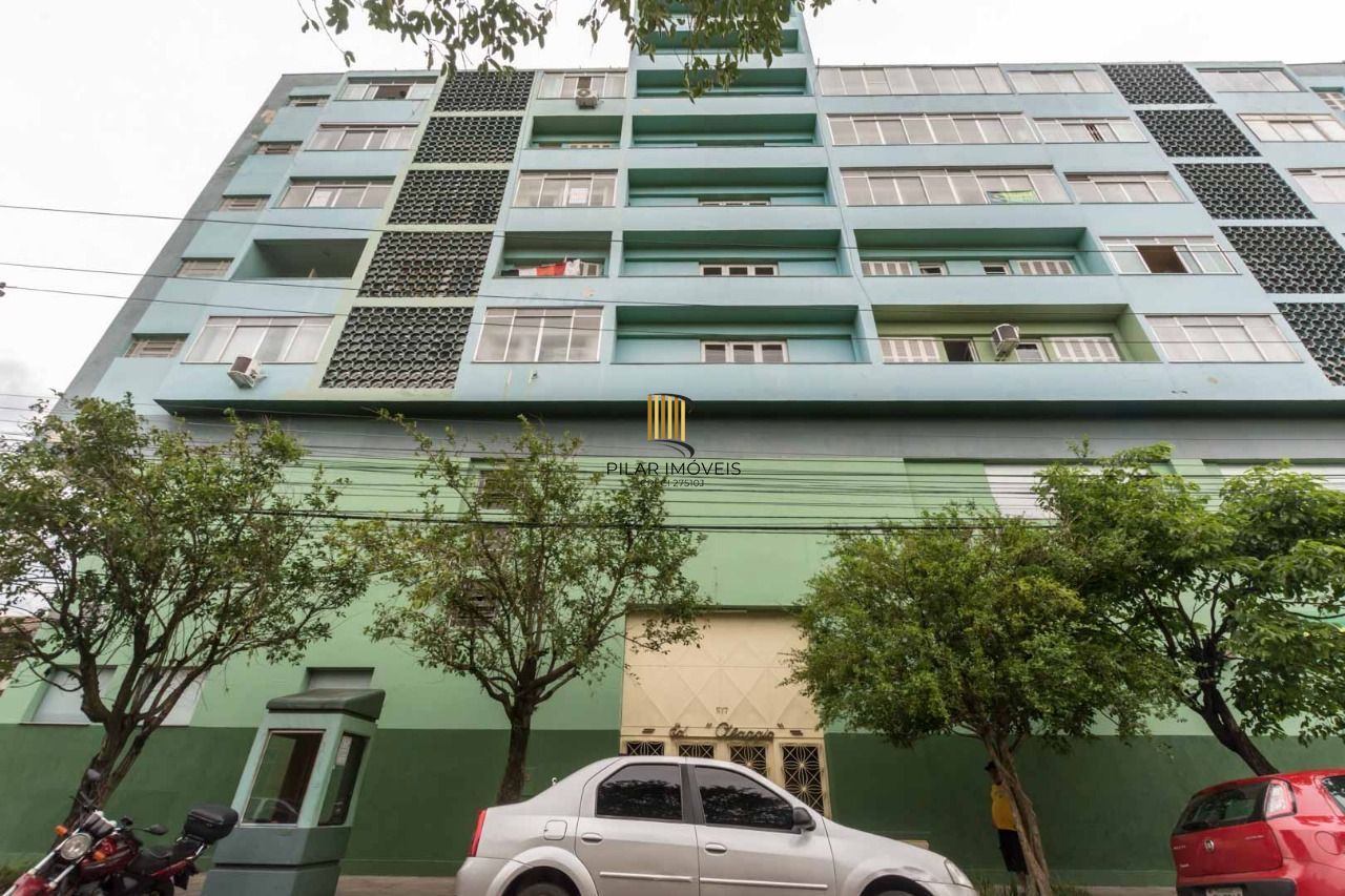 Apartamento semimobiliado com 2 quartos e 2 banheiros no Bairro Floresta
