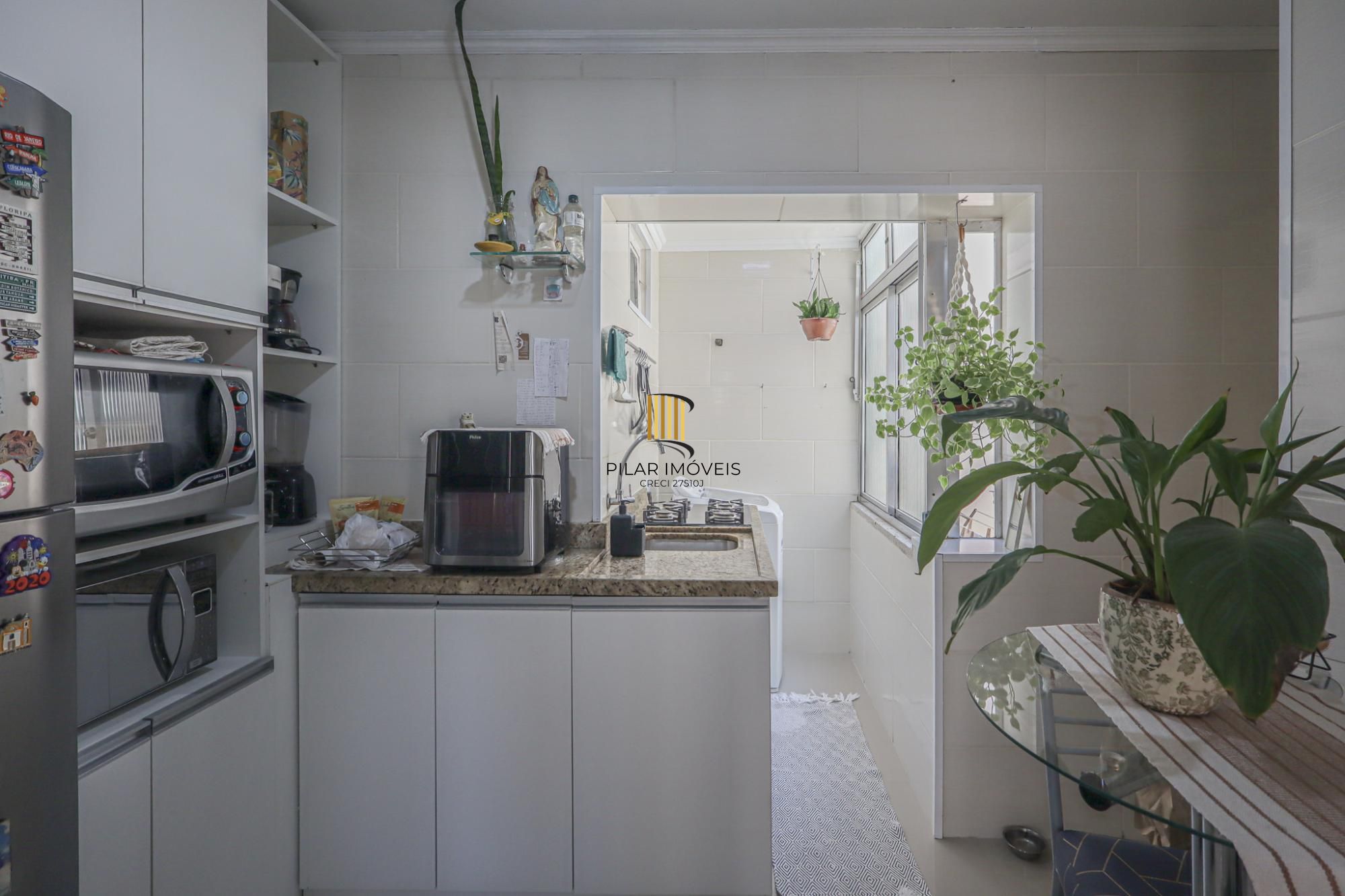 Apto 01 quarto todo reformado no bairro Floresta Porto Alegre/RS