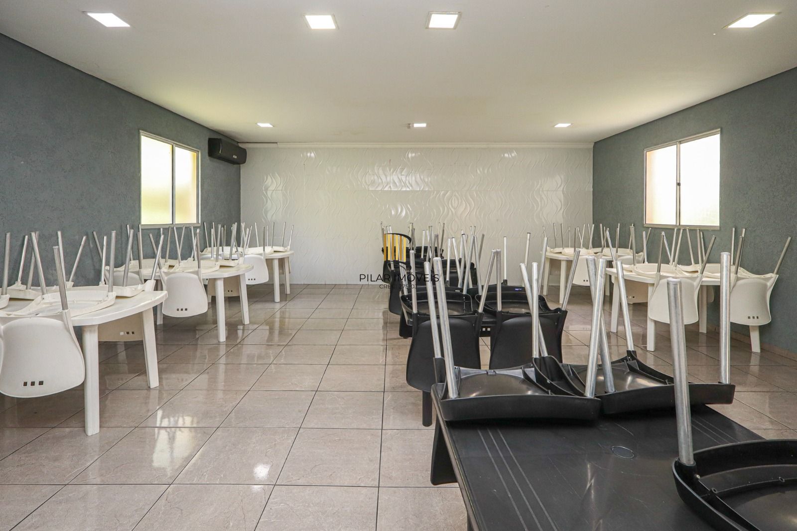 Apartamento Semimobiliado à Venda em Porto Alegre, RS