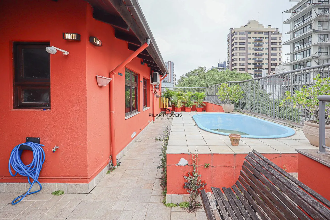 Apartamento cobertura de 03 dormitórios com opção de 05, 03 garagens. Bairro Higienópolis