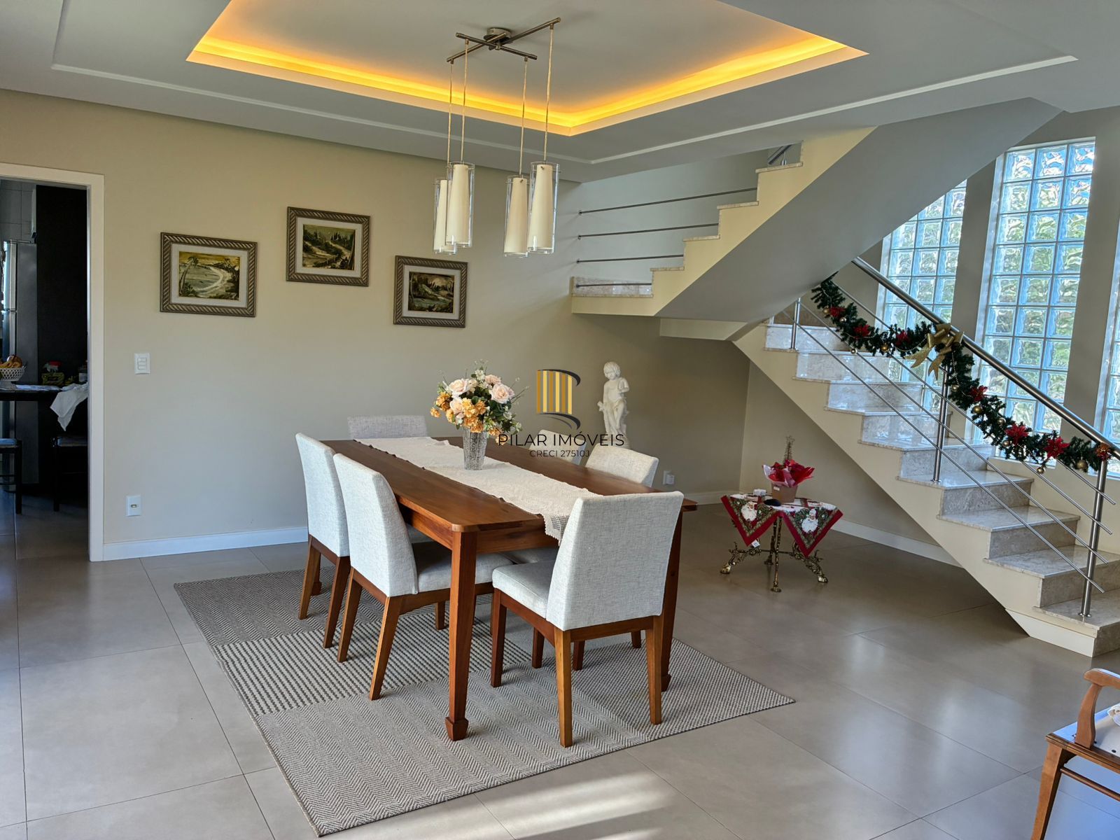 casa 4 dormitórios. 1 suite e demais peças