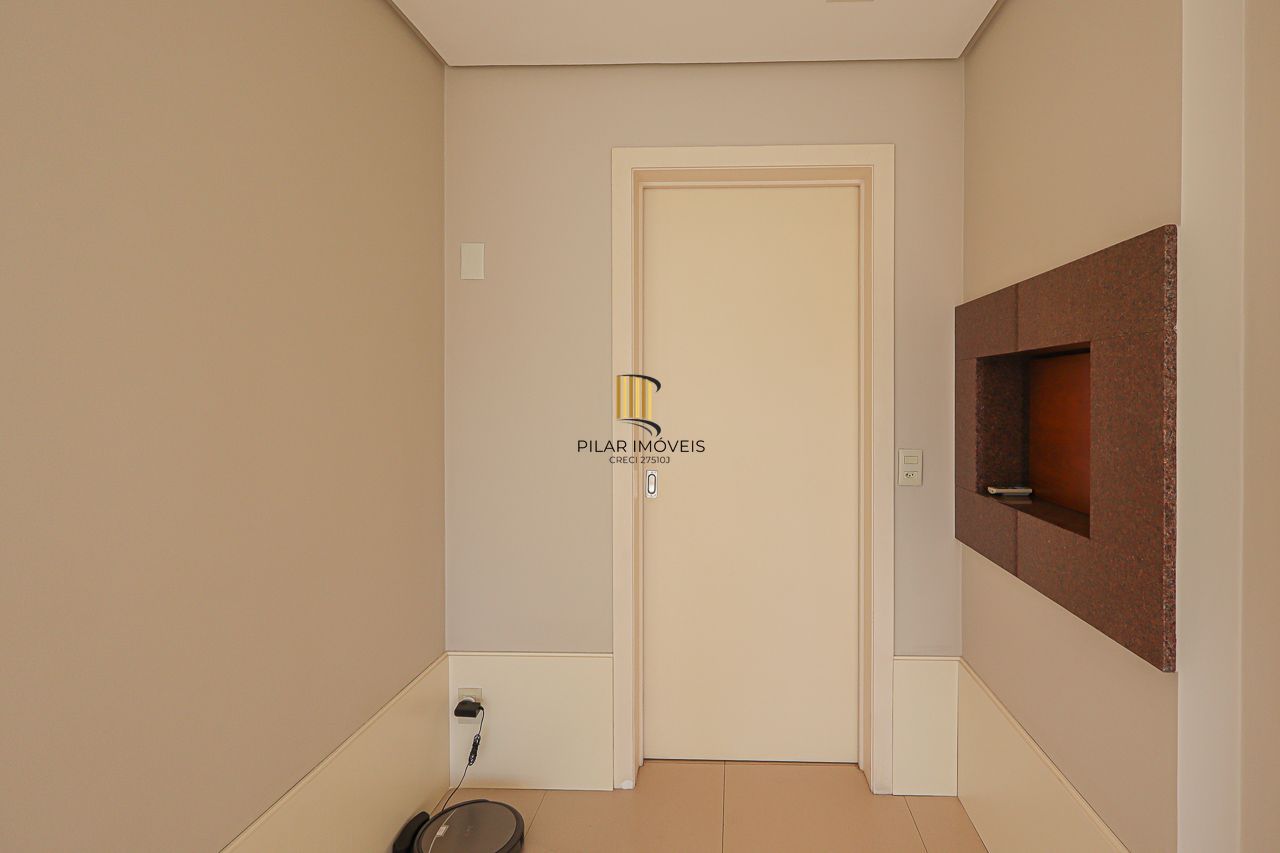 Apartamento de 3 quartos, 3 suítes, com 02 garagens individuais no Bairro Petrópolis, próximo a Encol.