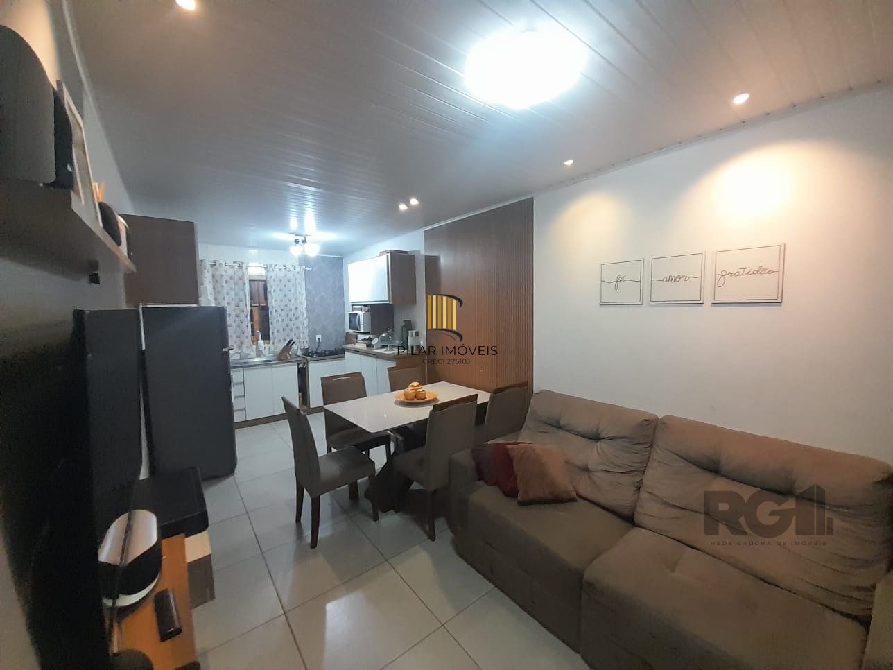 Casa para Venda - 272m², 3 dormitórios, sendo 1 suites, 2vagas - Porto Verde