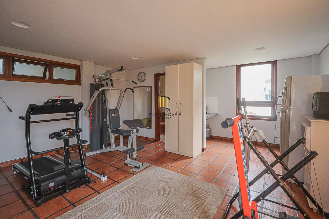 Apartamento cobertura de 03 dormitórios com opção de 05, 03 garagens. Bairro Higienópolis