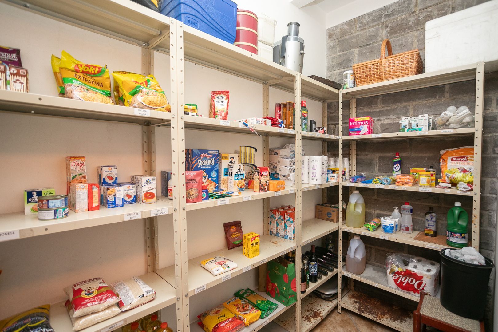 Casa mobiliada em condomínio