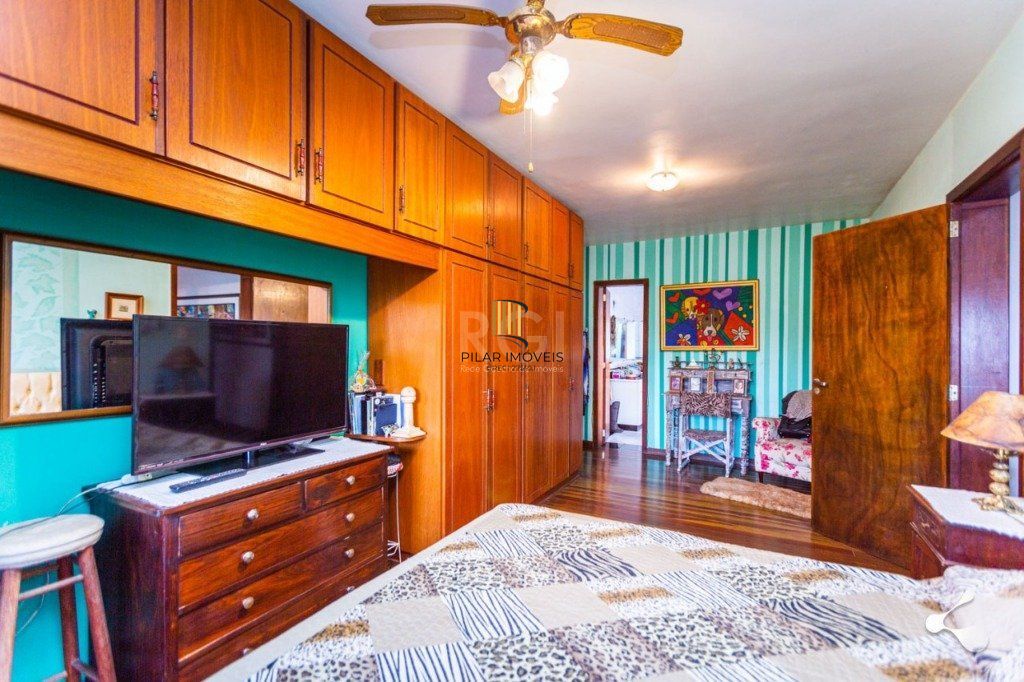 Casa para Venda - 231.27m², 3 dormitórios, sendo 1 suites, 3 vagas - Cristal