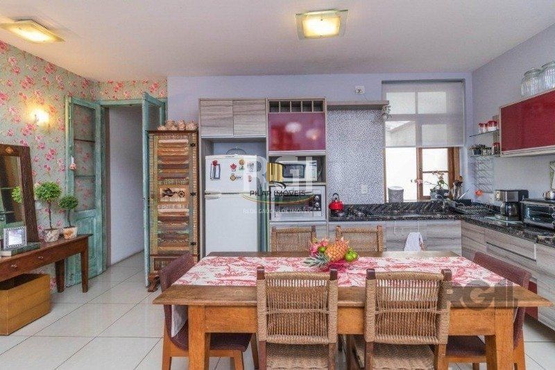 Casa 3 dormitórios no bairro Floresta