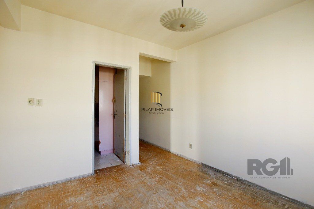 Vendo excelente cobertura com vista cinematografia, no Bairro Floresta.