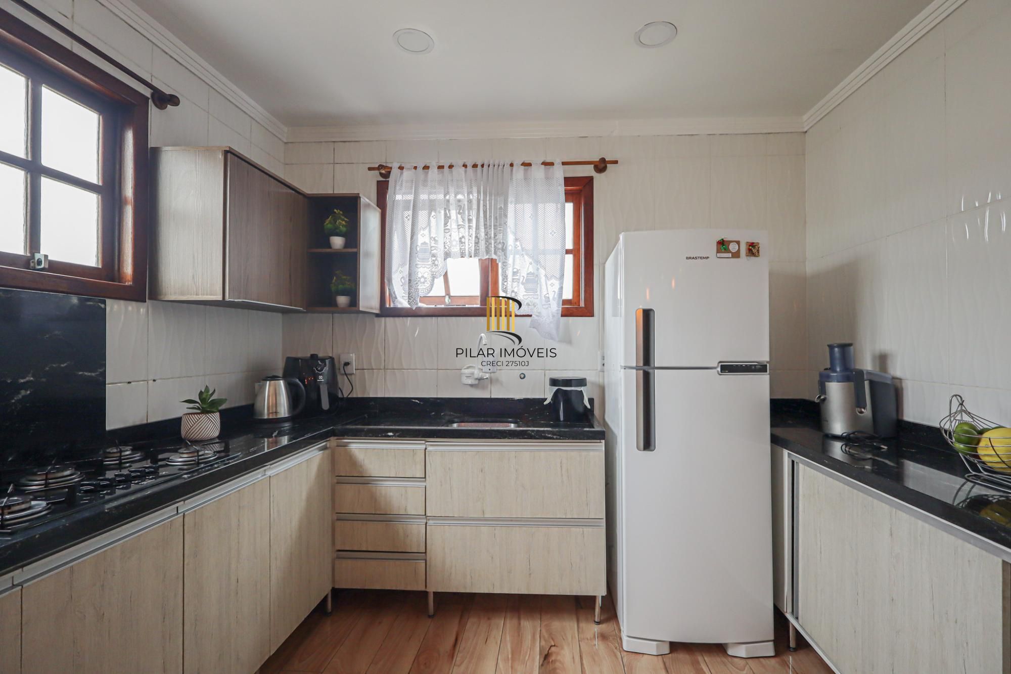 Casa semi mobiliada, 4 dormitórios no Bairro Jardim Sabará