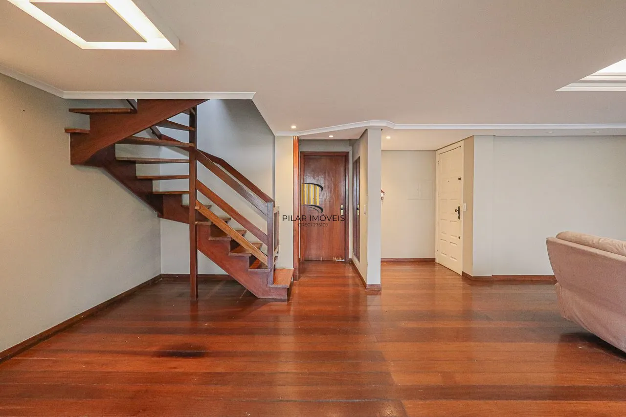 Apartamento cobertura de 03 dormitórios com opção de 05, 03 garagens. Bairro Higienópolis