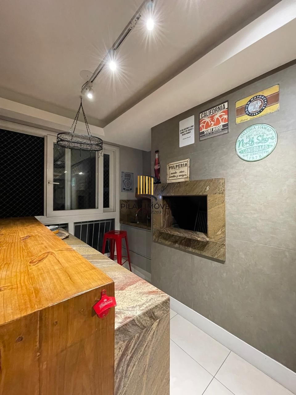 Apartamento, 2 Dormitórios, 2 Banheiros, 2 Vagas, Bairro Menino Deus