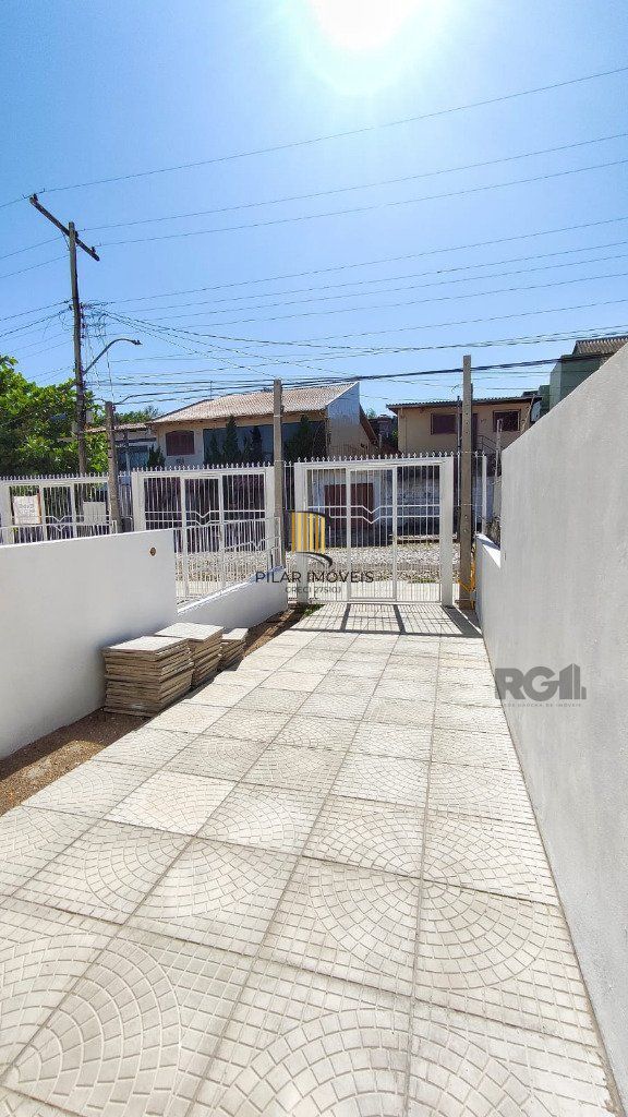 Sobrado Pronto, no Jardim Itu-Sabará: 2 Dormitórios, 1 Suíte.