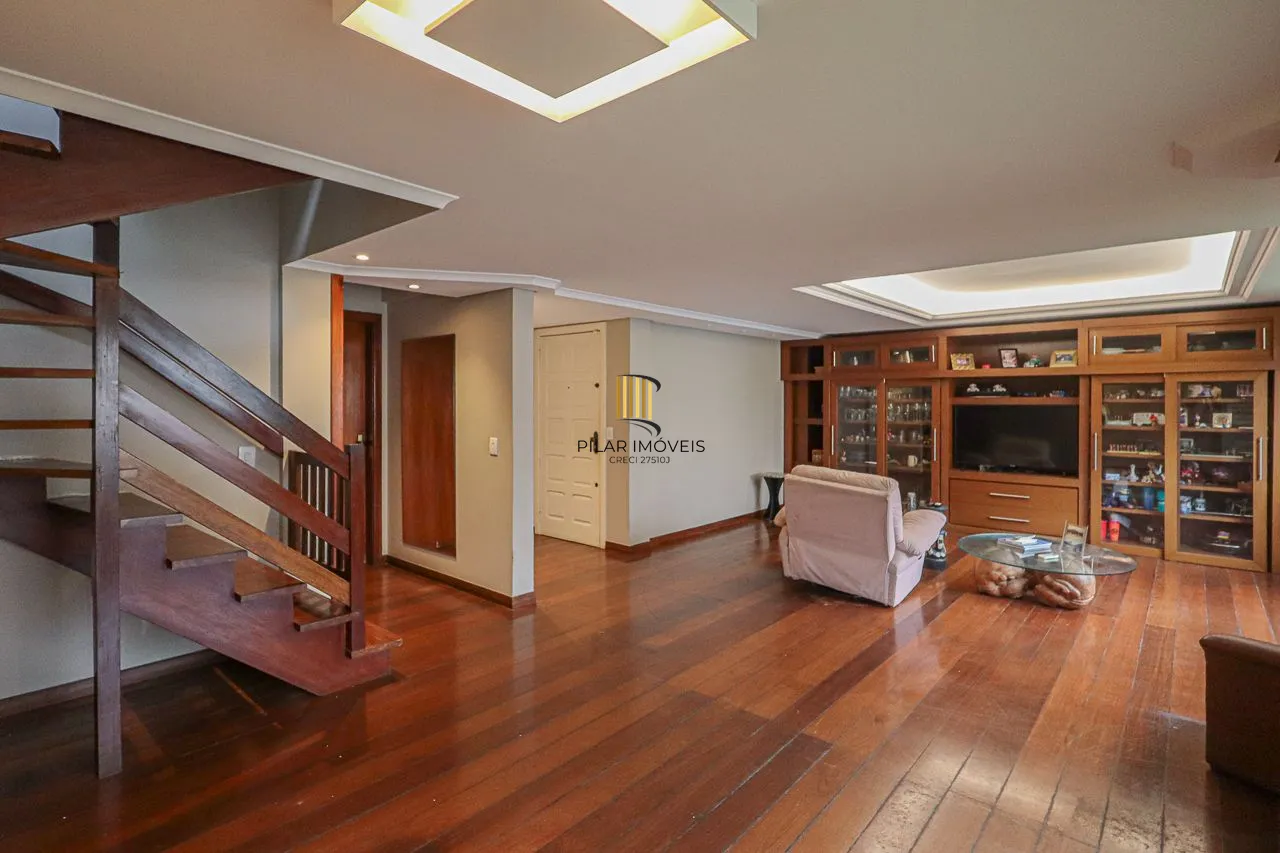 Apartamento cobertura de 03 dormitórios com opção de 05, 03 garagens. Bairro Higienópolis