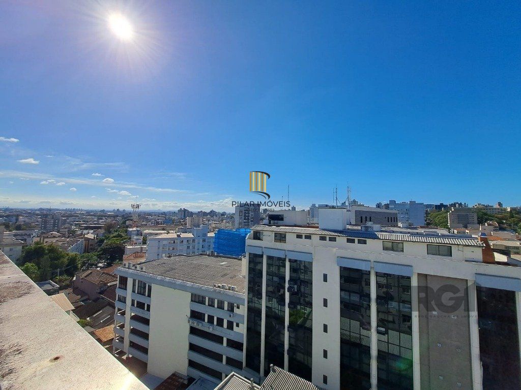 Vendo excelente cobertura com vista cinematografia, no Bairro Floresta.