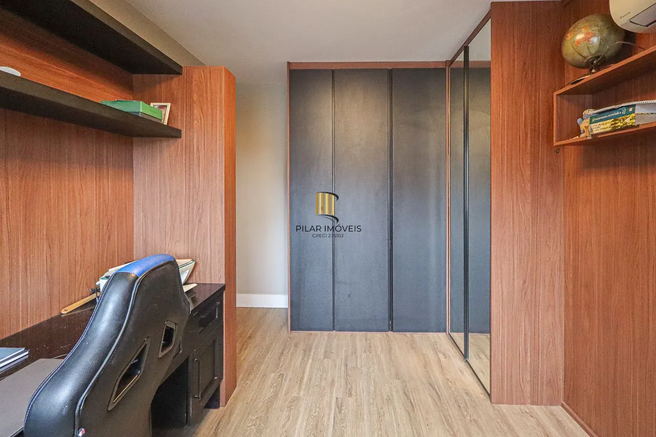 Apartamento cobertura de 03 dormitórios com opção de 05, 03 garagens. Bairro Higienópolis