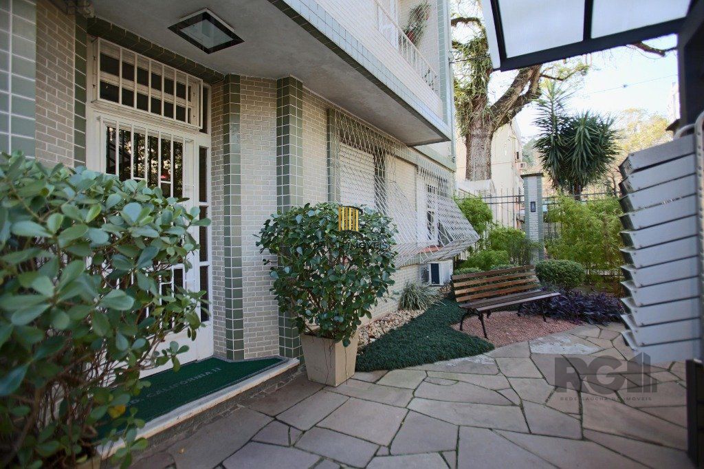 Apartamento de 02 dormitórios no Bairro Moinhos de Vento