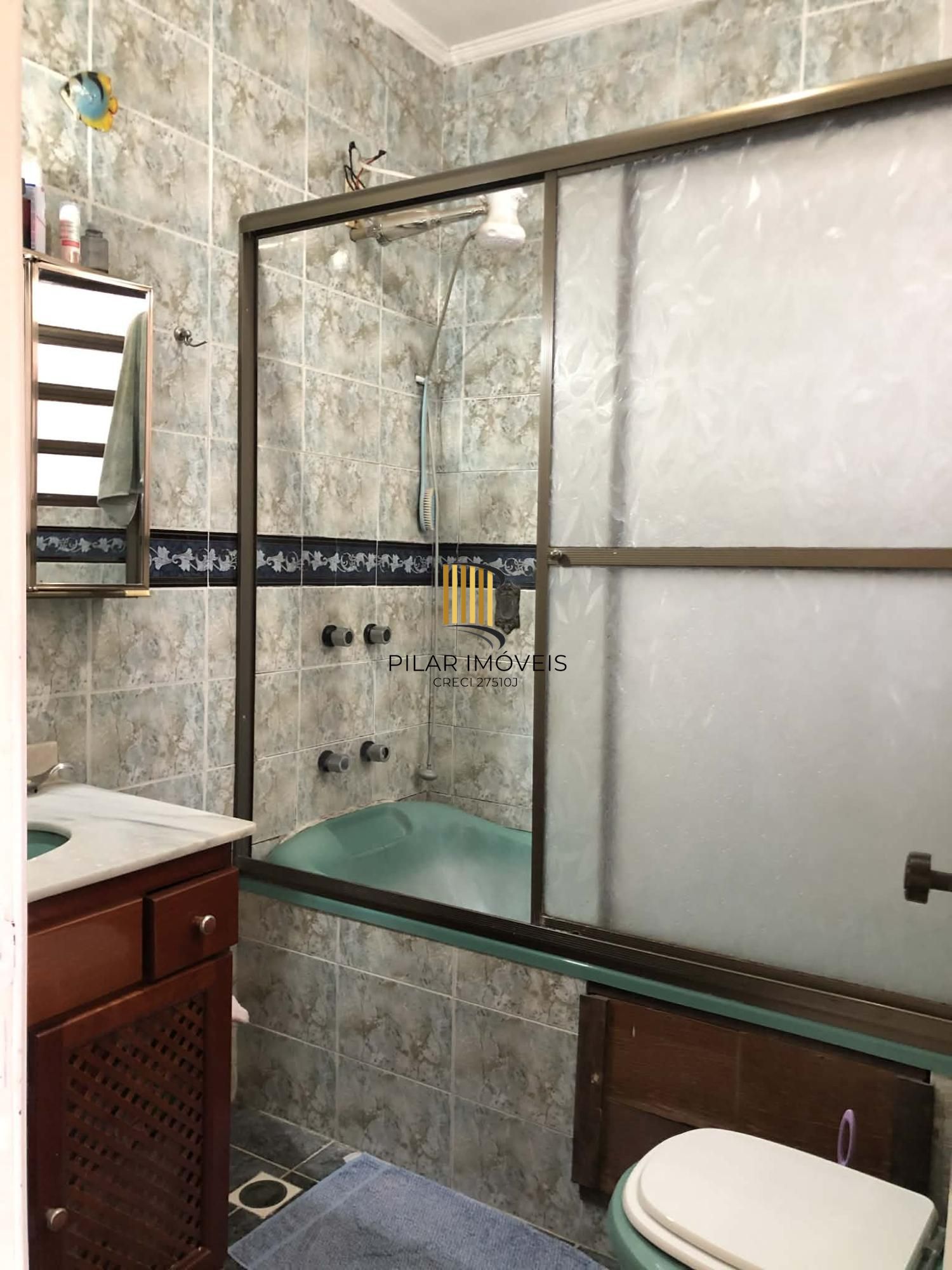 Predio residencial sendo uma cobertura e mais 03 apartamentos