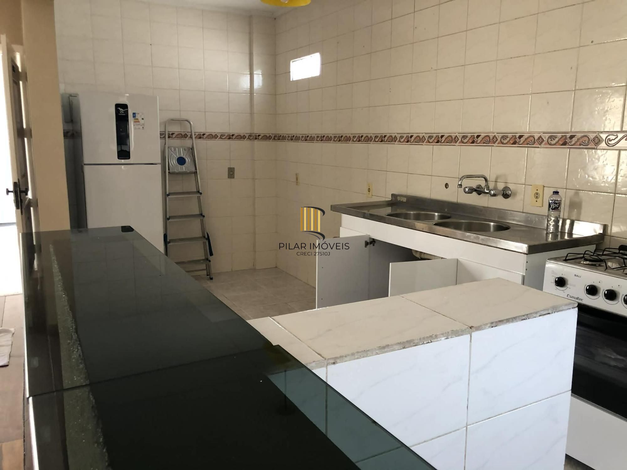 Predio residencial sendo uma cobertura e mais 03 apartamentos