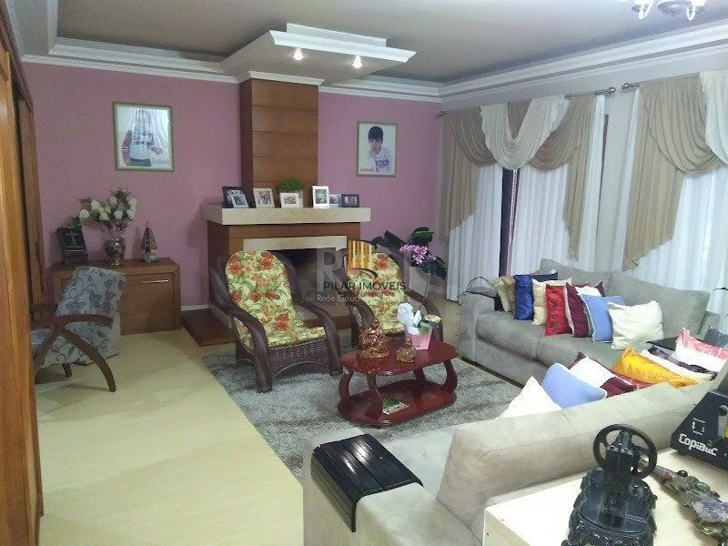 Casa 5 dormitórios no bairro Centro