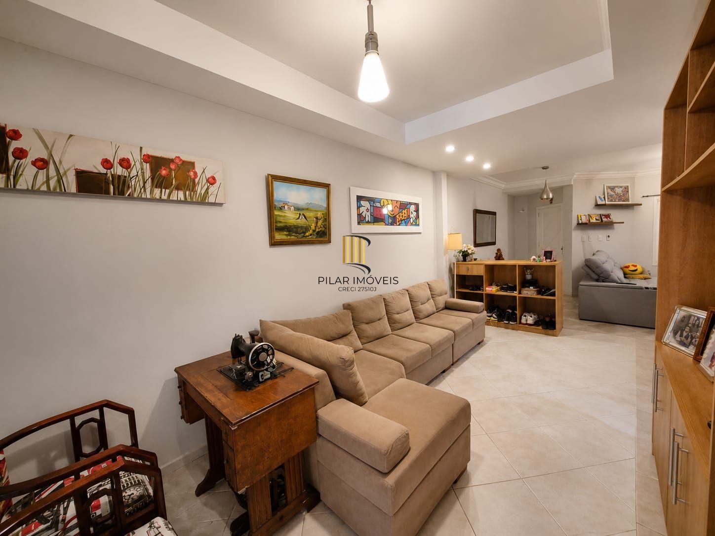 Casa 03 dormitórios no bairro Guarujá em Porto Alegre