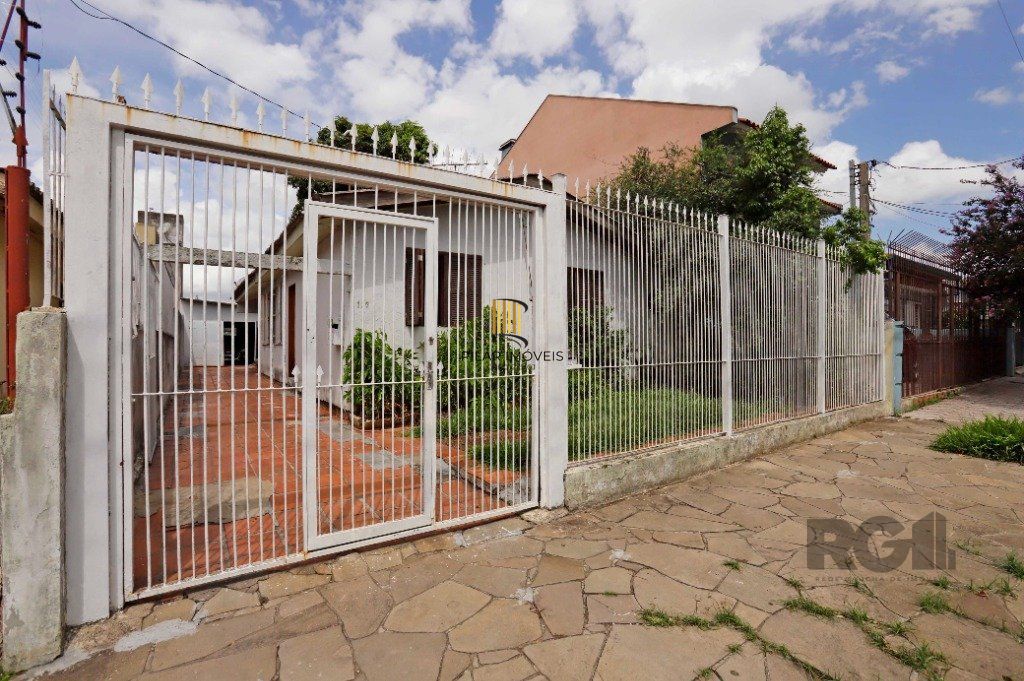 Casa 3 dormitórios no bairro Sarandi