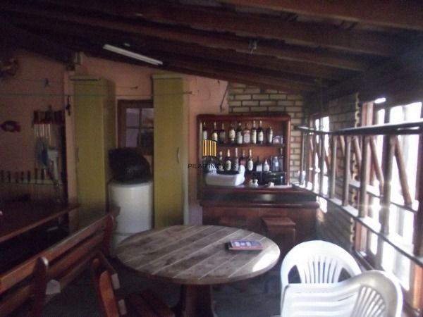 Casa com 03 quartos em terreno de 13:20 x 7501, no bairro Medianeira