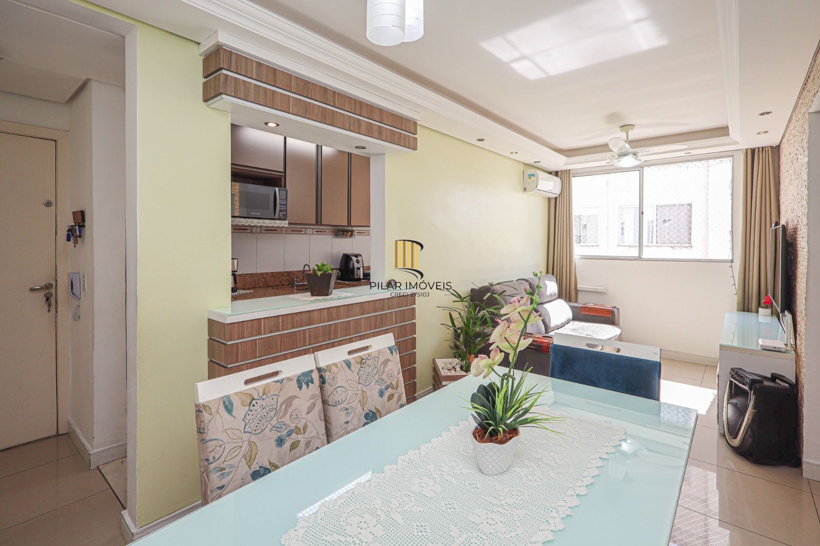 Apartamento Semimobiliado à Venda em Porto Alegre, RS