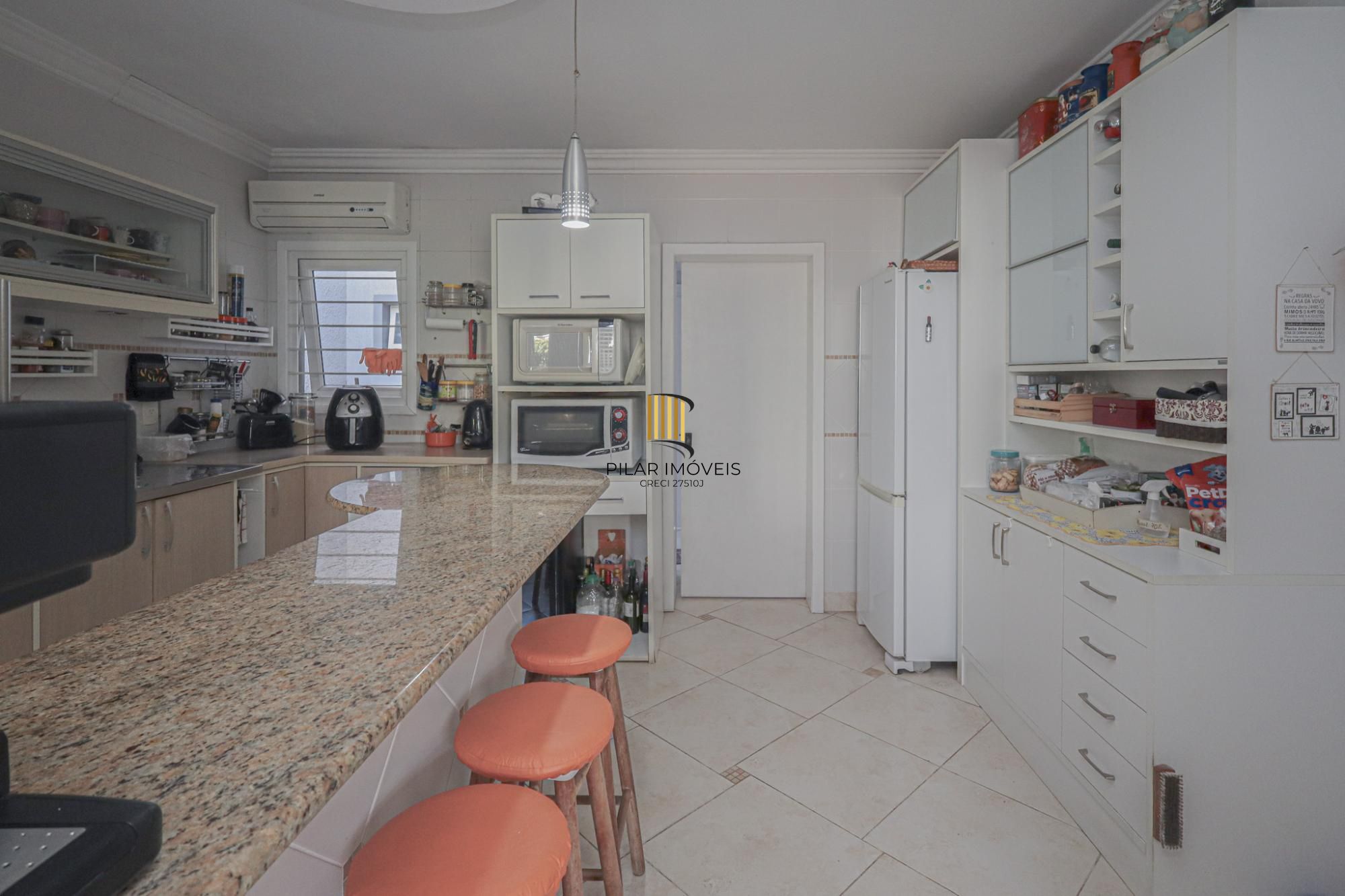 Residência de luxo ! Impecável.. 04 dormitórios , piscina / estuda dação