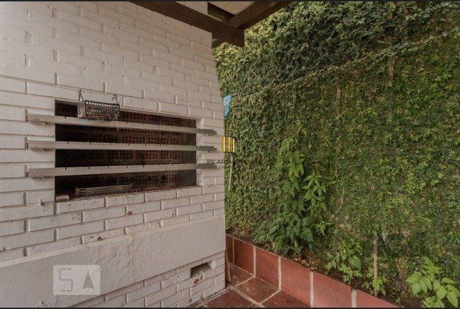 Casa com 04 dormitórios no Bairro Chacara das Pedras Porto Alegre
