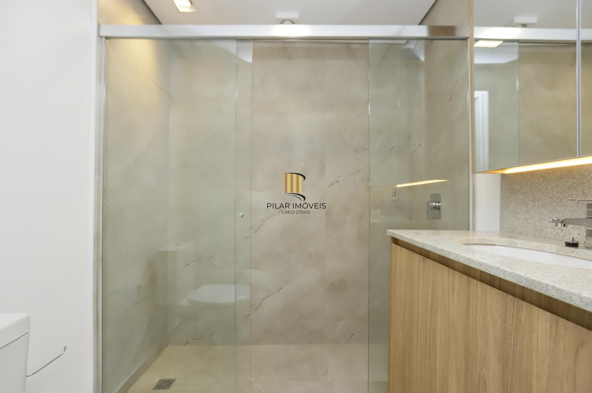 Apartamento 03 dormitórios revitalizado no Moinhos de Vento em Porto Alegre.